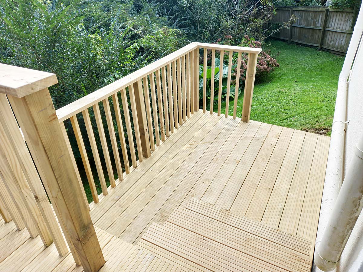 replacing-a-rotten-deck-with-a-new-timber-deck-and-balustrade-scape